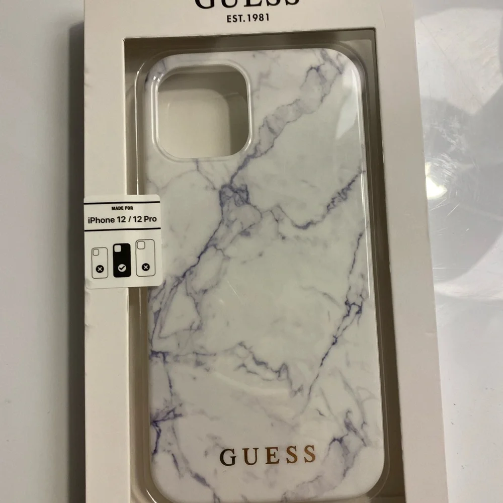 Guess iPhone 12 case